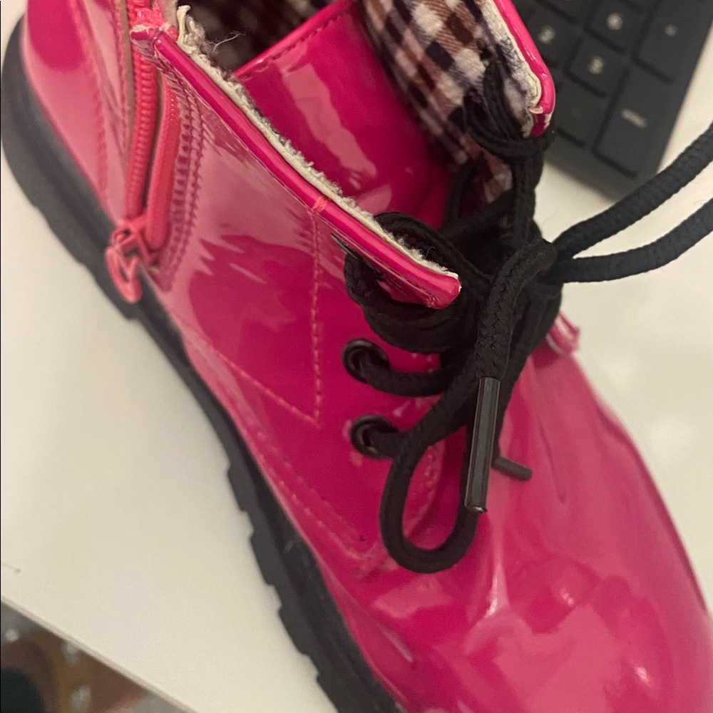 Pink Girl boots ! Adorable ! Worn 1 time !